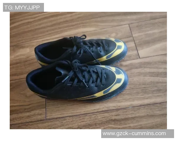 高清足球明星训练鞋图片展示让你领略运动风采与时尚魅力